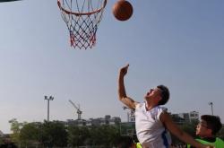 1xBit体育教练-比赛技压群雄，彪炳成绩的简单介绍