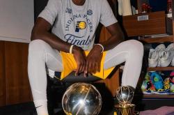 1xBit体育竞技-篮球巨星斩获赛场MVP称号