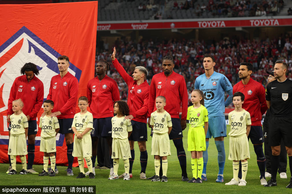 意大利女足全队出征,展现强大实力的简单介绍 意大利女足全队出征,展现强大实力的简单介绍