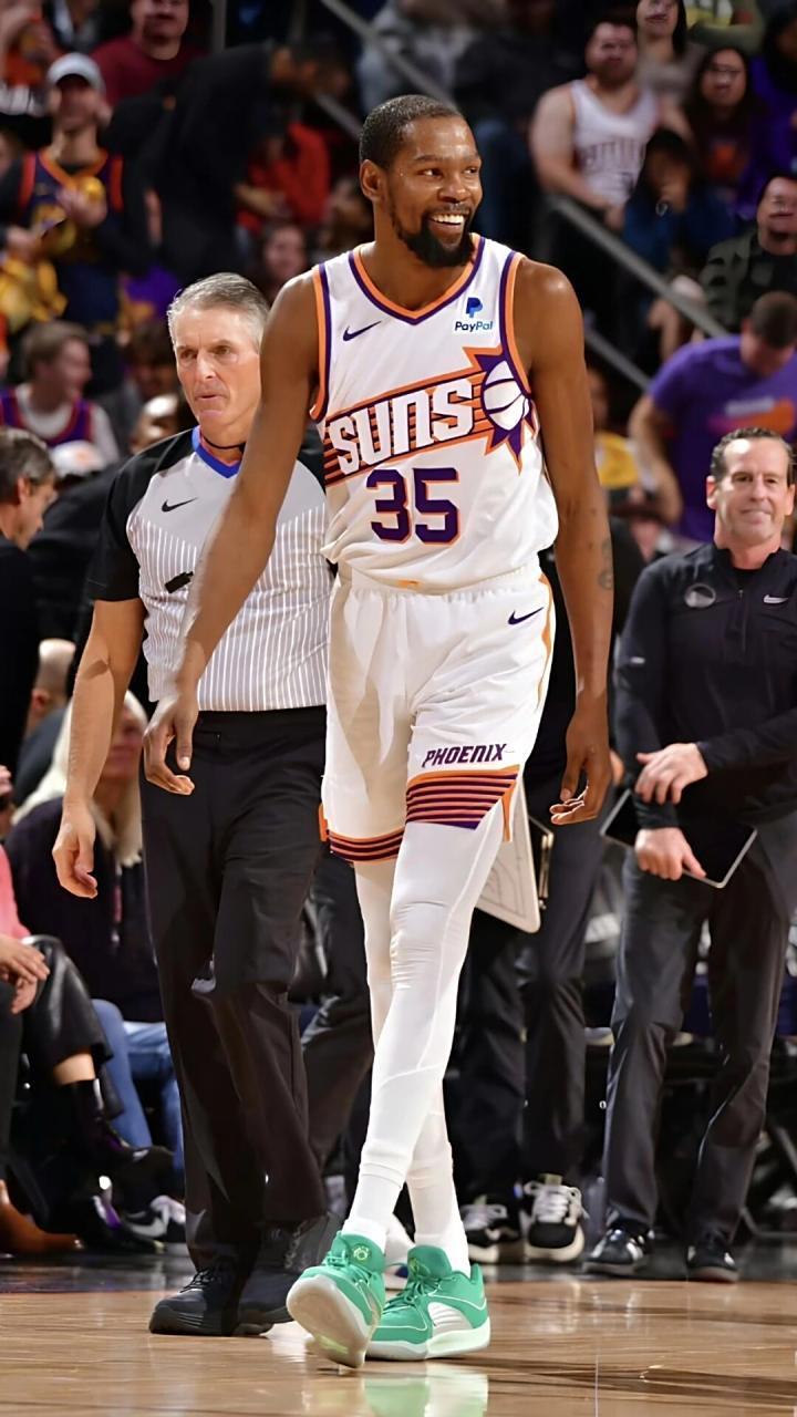 国际篮球赛事上球员们展现出色状态