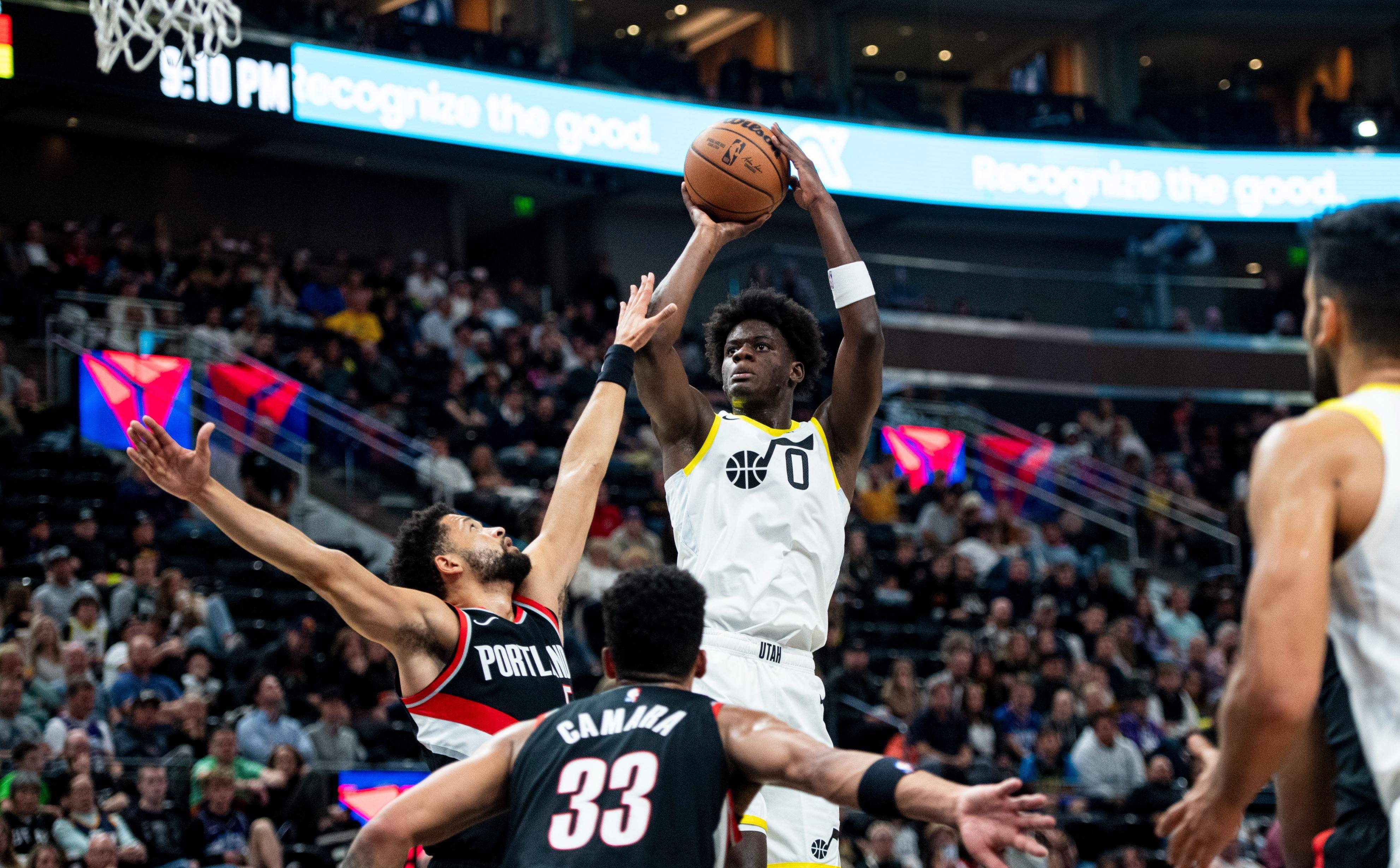 爵士球员发挥明显带队胜利 爵士球员发挥明显带队胜利