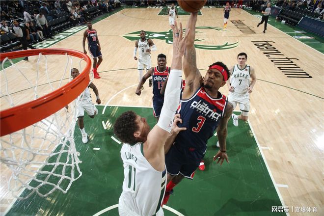 雄鹿大胜活塞，米德尔顿神奇砍下27分