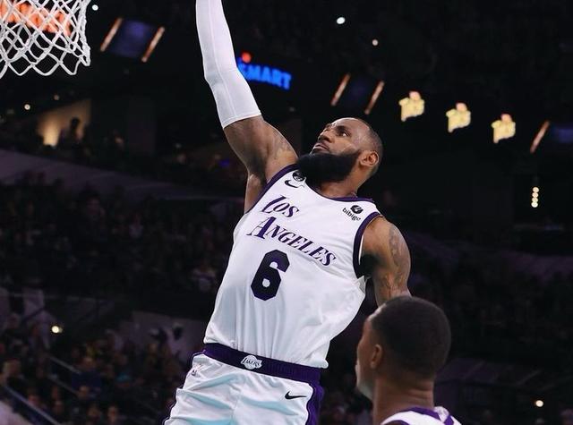 骑士大胜马刺,老王15记失分 骑士大胜马刺,老王15记失分