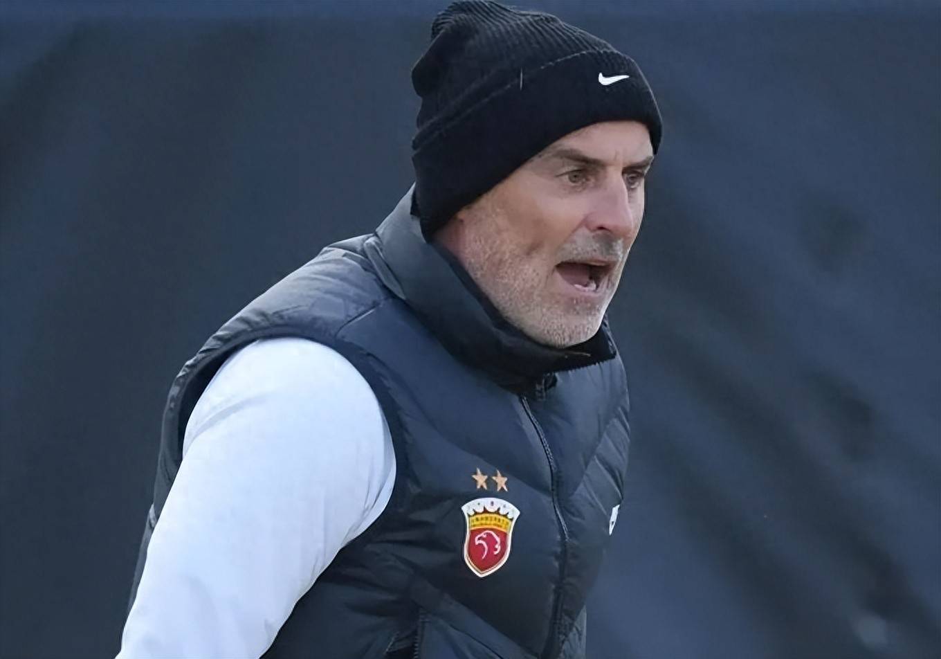 包含上海上港联赛表现出色，球队信心十足的词条